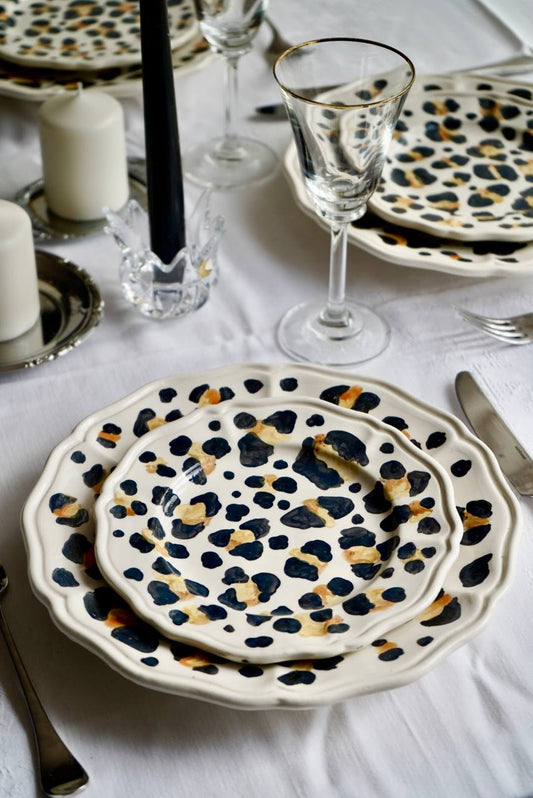 Piatto con bordo smerlato – Decoro leopardato | 19 cm