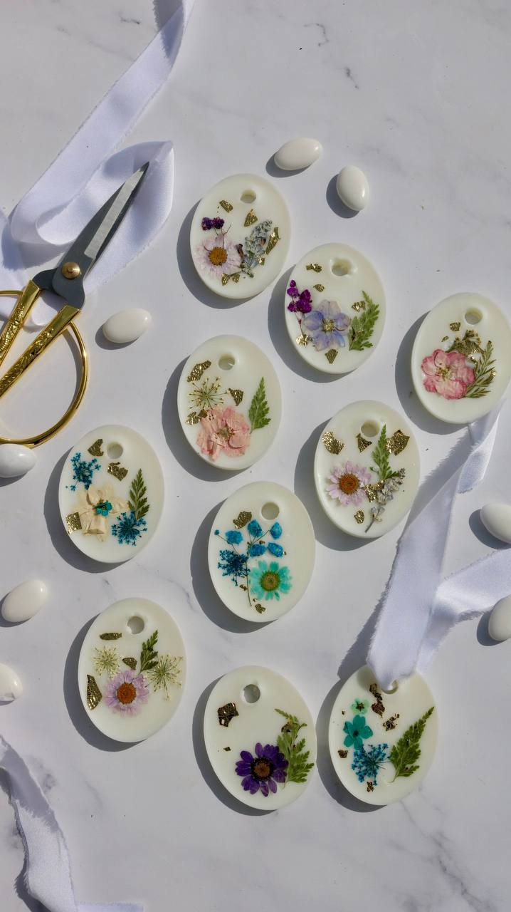 Cialdina Ovale in Cera Naturale con Fiori Pressati