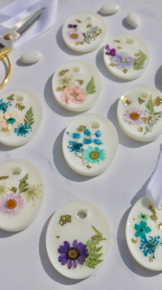 Cialdina Ovale in Cera Naturale con Fiori Pressati