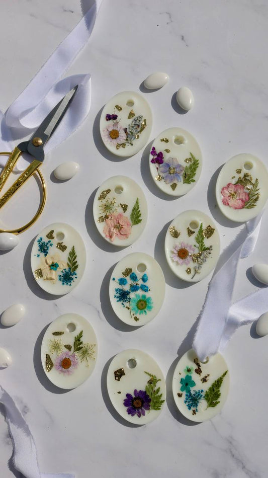 Cialdina Ovale in Cera Naturale con Fiori Pressati