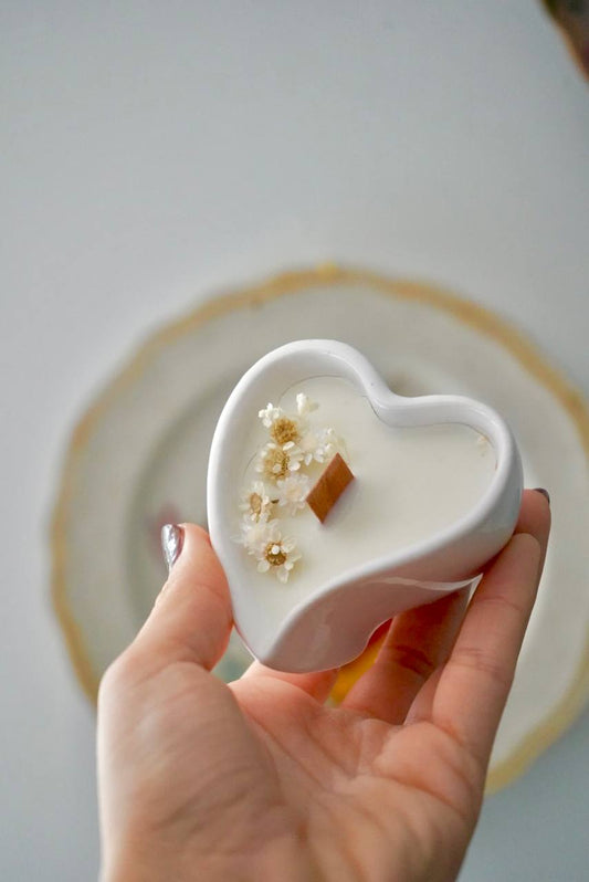 Candela in Cera Naturale Profumata in Cuore di Ceramica